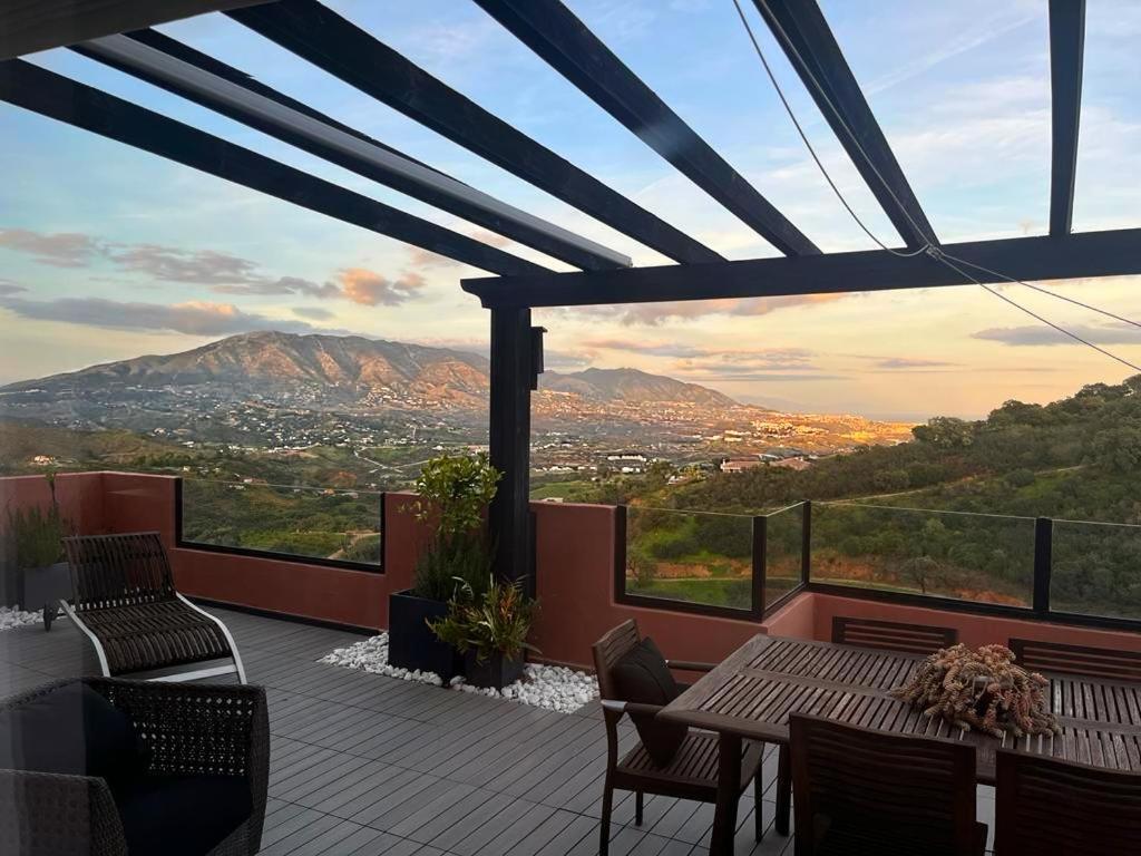Bright Apartment In The Hills Of Elviria Málaga Eksteriør bilde