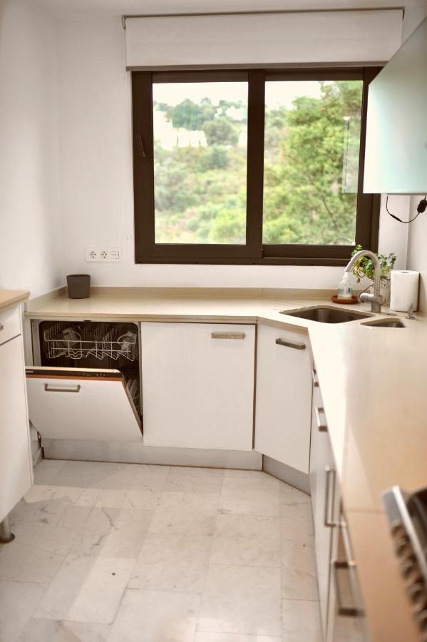 Bright Apartment In The Hills Of Elviria Málaga Eksteriør bilde