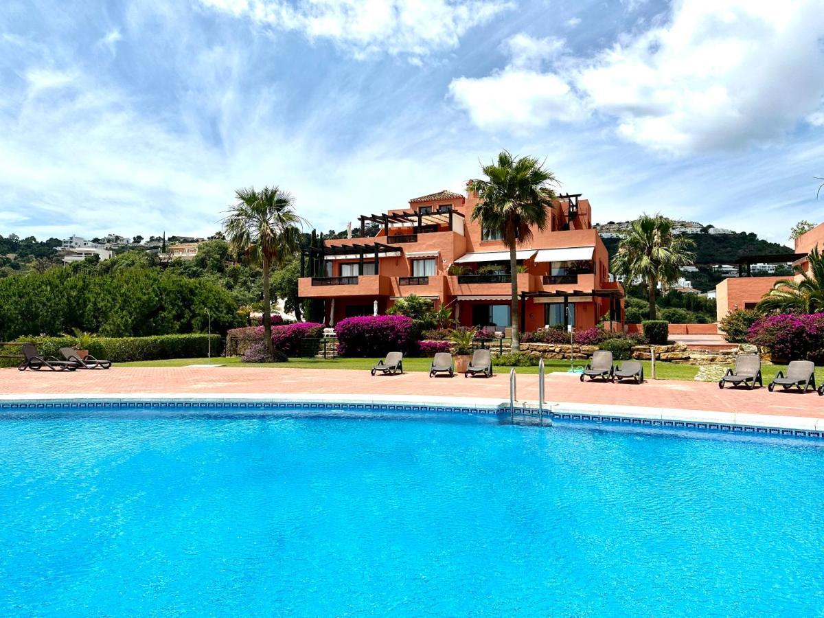 Bright Apartment In The Hills Of Elviria Málaga Eksteriør bilde