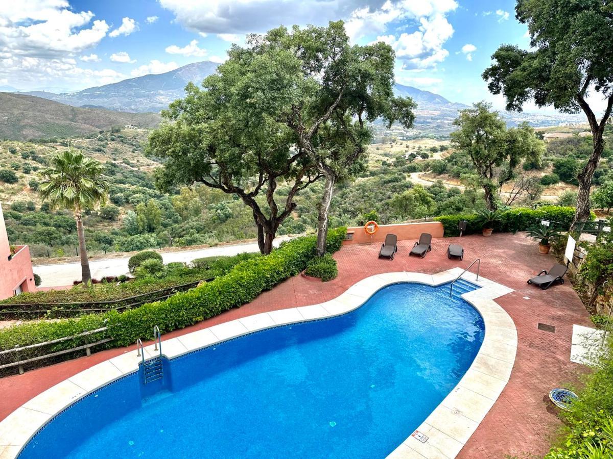 Bright Apartment In The Hills Of Elviria Málaga Eksteriør bilde